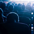 映画館や劇場の利用で高齢者の抑うつリスク減