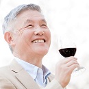 75歳以上では飲酒が認知機能低下を防ぐ？