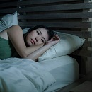 明るい部屋で寝る人は肥満やうつ、全身性炎症になりやすい？